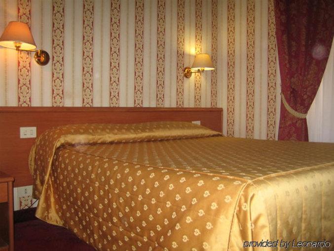 Florida Rooms - Comfort Hotel Rome Exterior photo